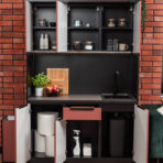 aneks z półkami i szufladą