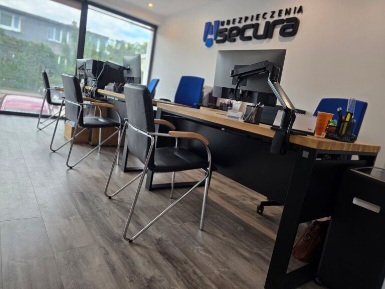 Ideal desks for customer service at Asecura Insurance