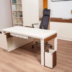 desk from the Prestige Office collection - bright with a wooden top