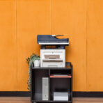 czarna szafka pod drukarkę do biura