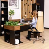 minimalist desk for the office