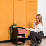 mobilny mebel do biura minimalistycznego