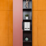 regał biurowy na segregatory z drzwiami