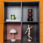 regał eksponujący dekoracje nowoczesny