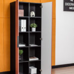 zamykana szafa do organizacji dokumentów