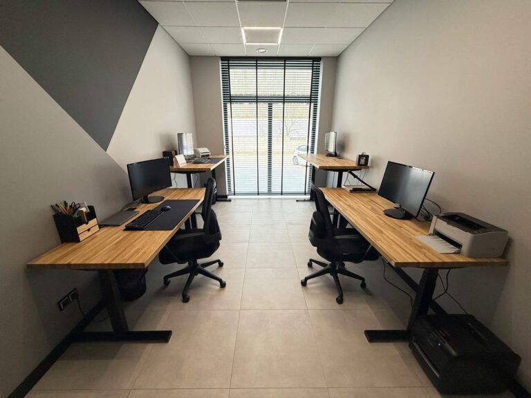 Height-adjustable desks for Skierski Group employees