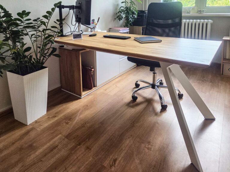 work-from-home desk, home office