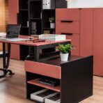 biurko ergonomiczne z konytenerkiem na akta