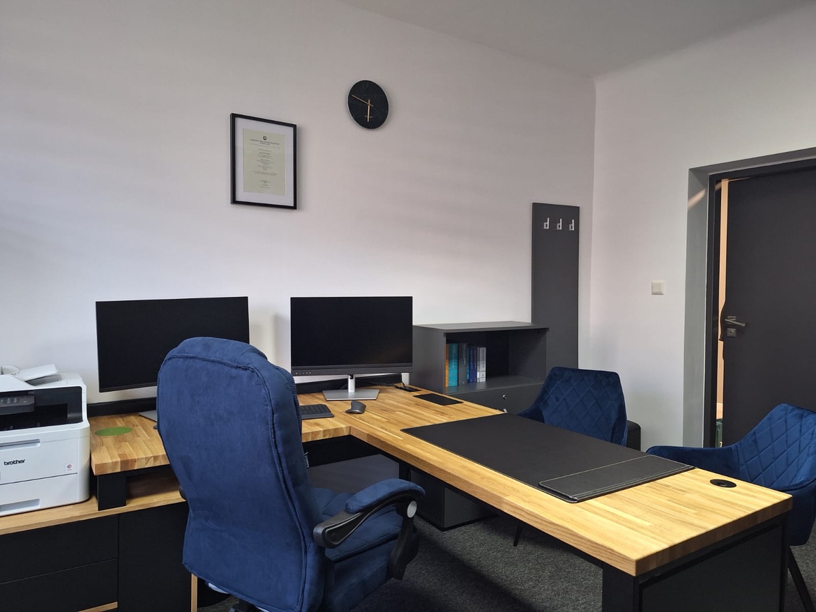 corner desk with pedestal