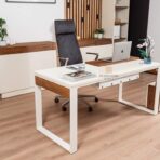 Desk with scratch-resistant surface