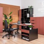 linia designerskich mebli biurowych ceglasty
