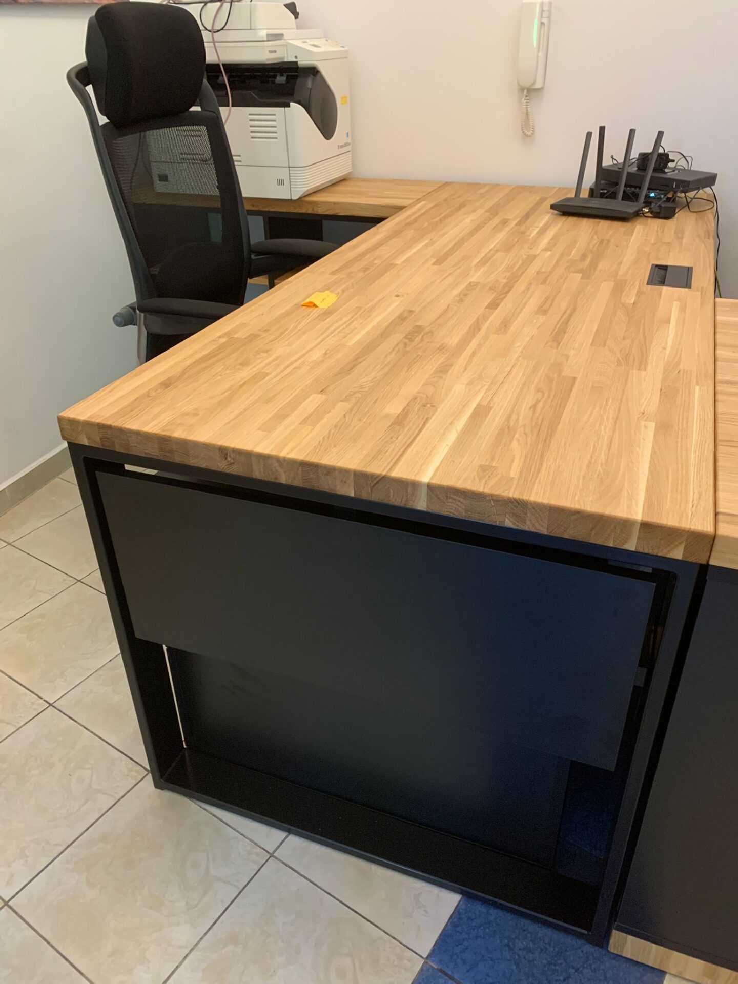 Biurka na wymiar z dostawÄ
do Warszawy