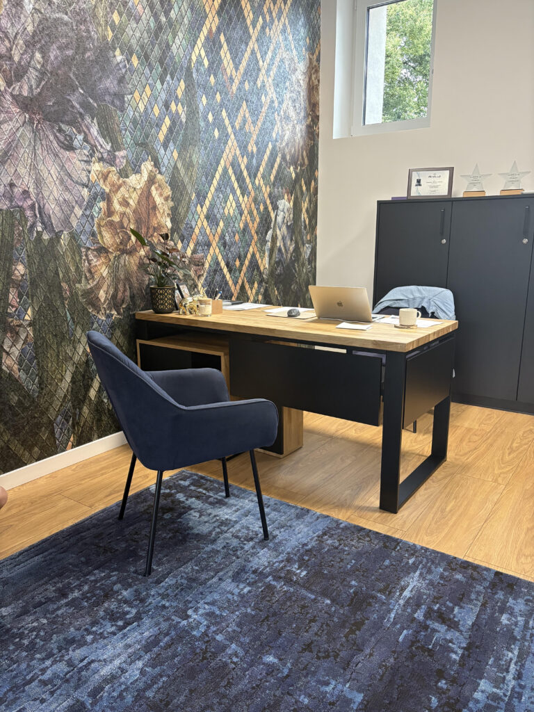 desk for medical facility Katowice Deerhorn