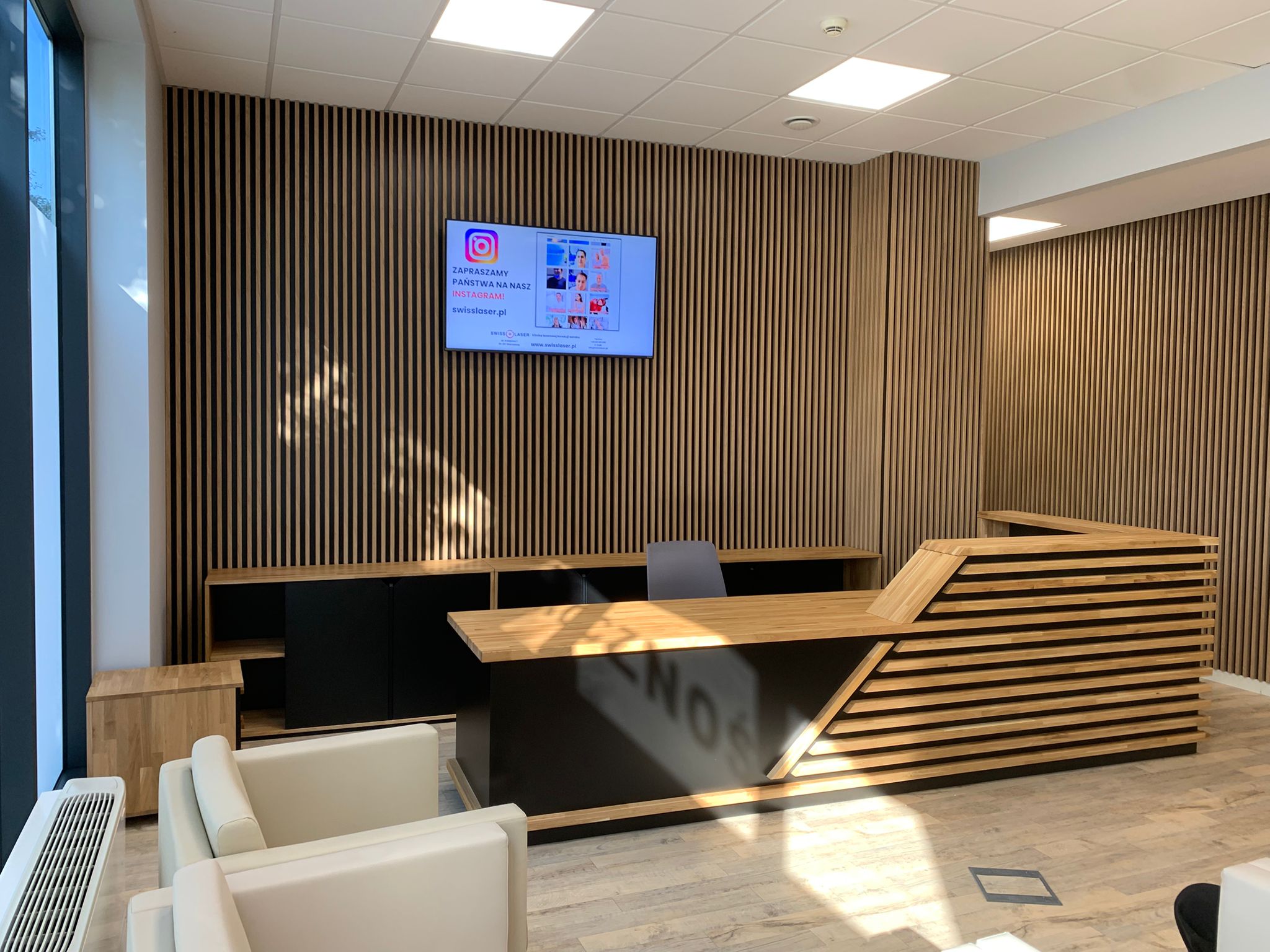 Premium reception counter for Swisslaser of Warsaw