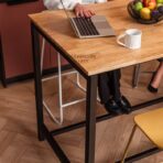 stół do wspólnej pracy i rozmów