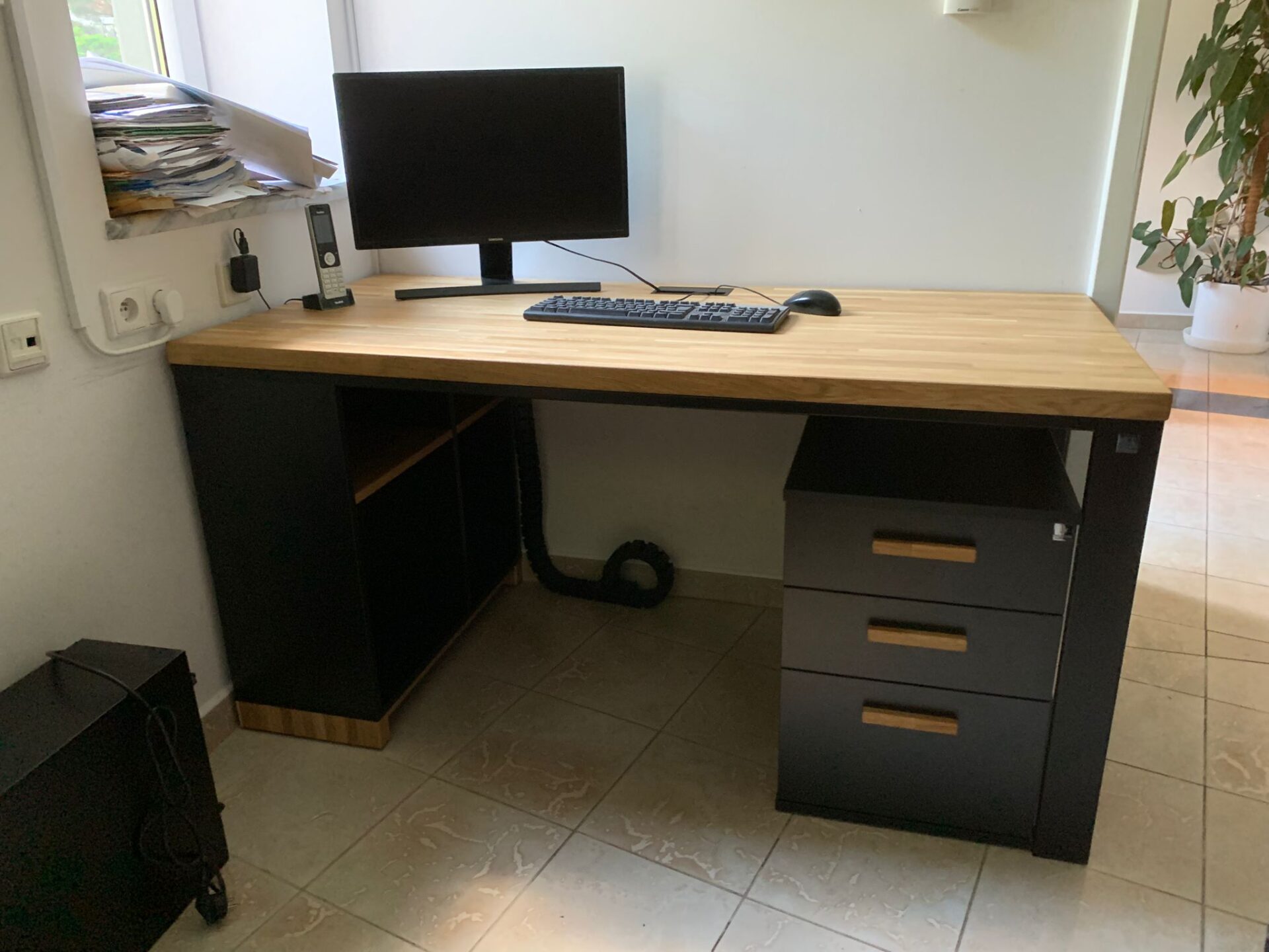 ZarzÄ
dca nieruchomoĆciami z Warszawy zamawia meble od Deerhorn