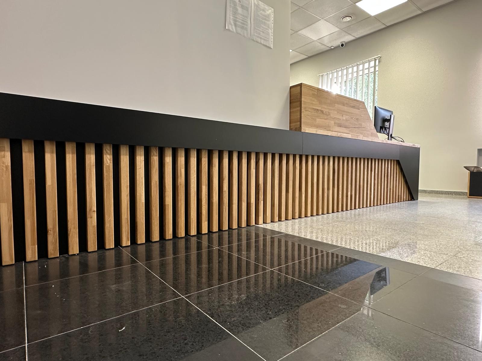 Lada recepcyjna premium dla Smart Intech Warszawa