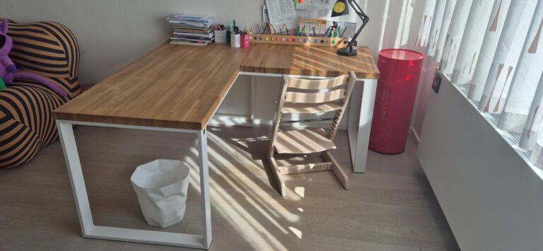 White corner desk for office in Tomaszow Mazowiecki