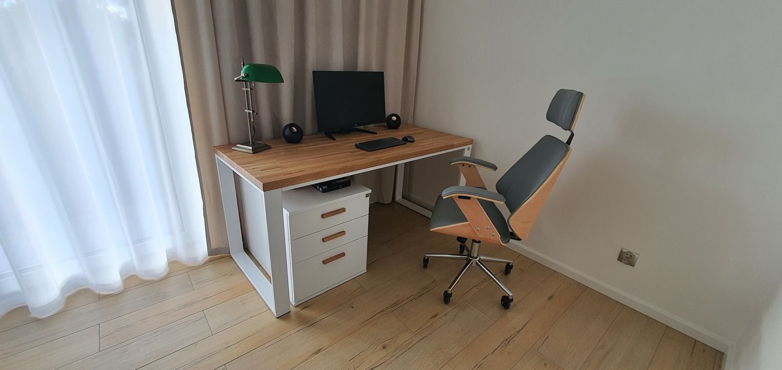 White bedroom desk for Krakow