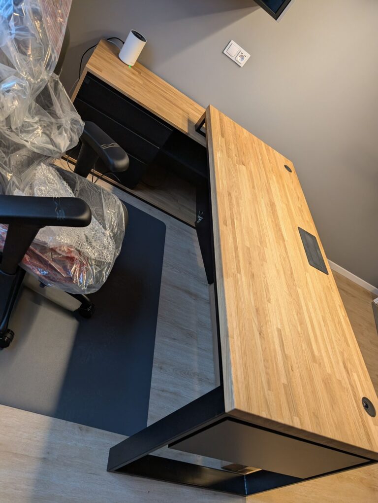 Desk for a freelancer from Warsaw
