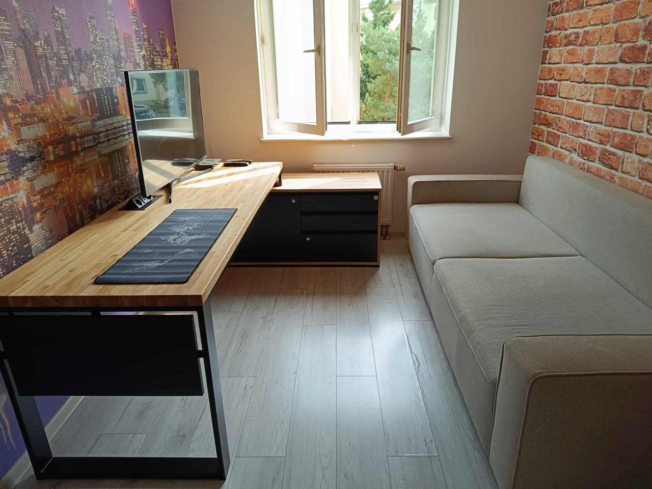 Premium desk for GIOKO with delivery to Wroclaw