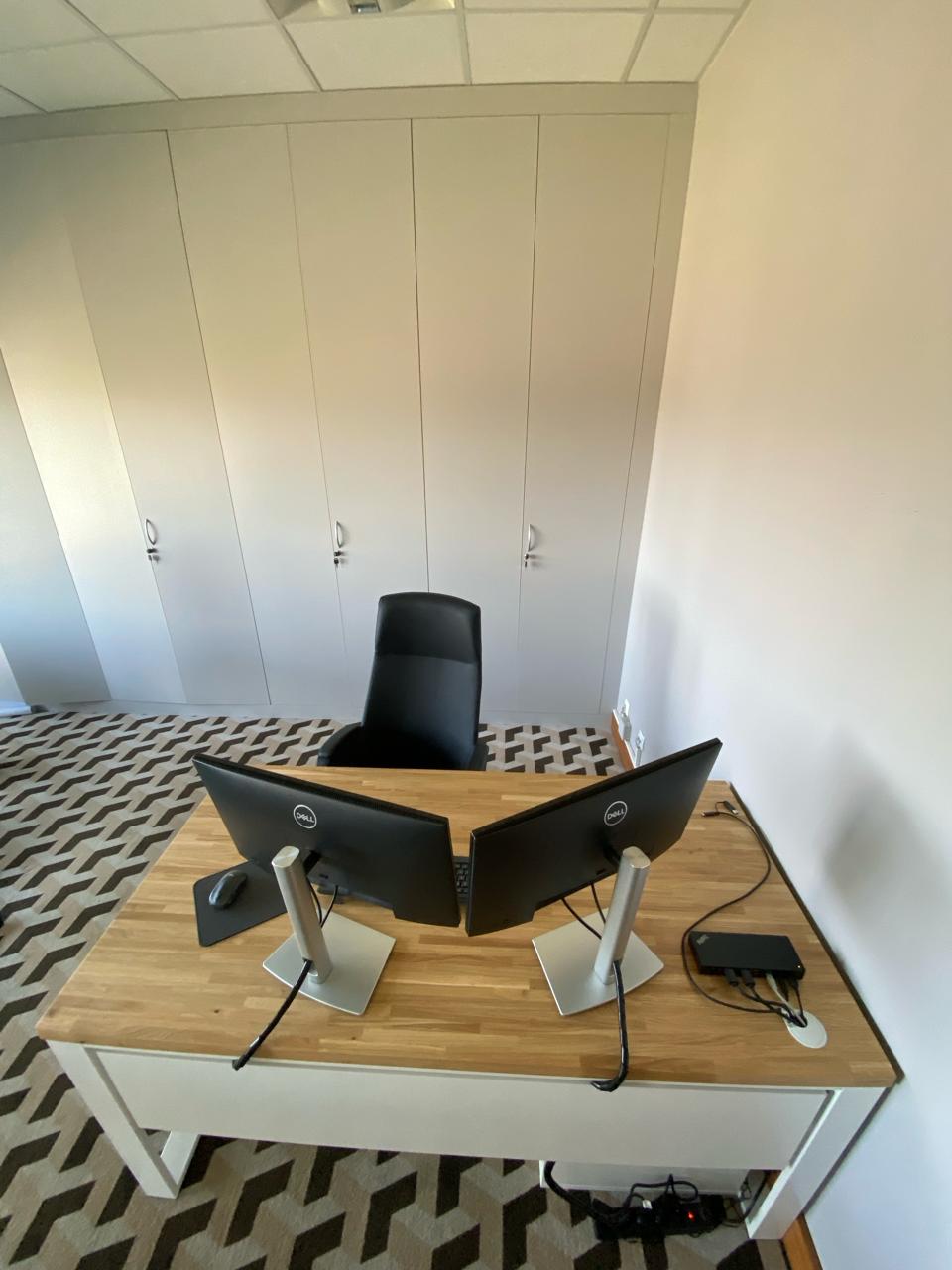 Biurko z dostawą do Jantexu z Wielkopolski