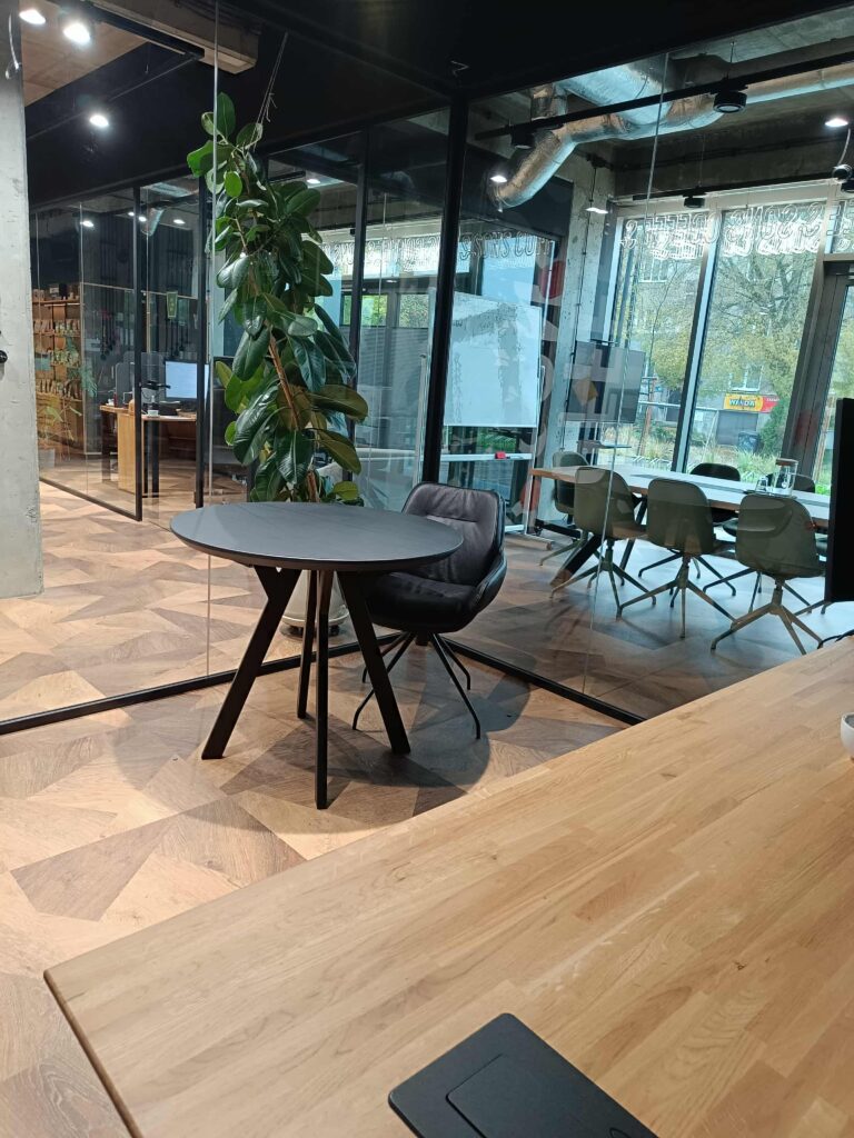 All black premium round table