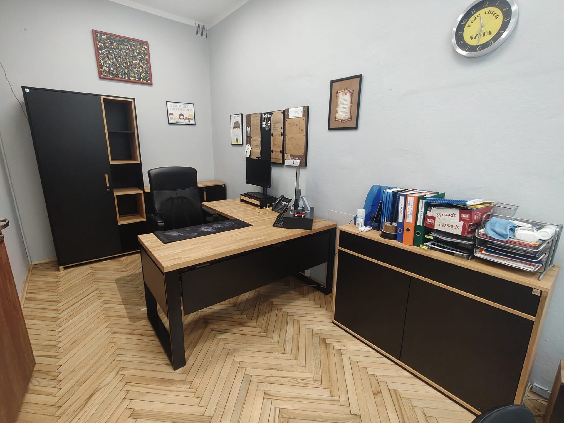 Komplet mebli do pokoju nauczycielskiego we WrocĆawiu