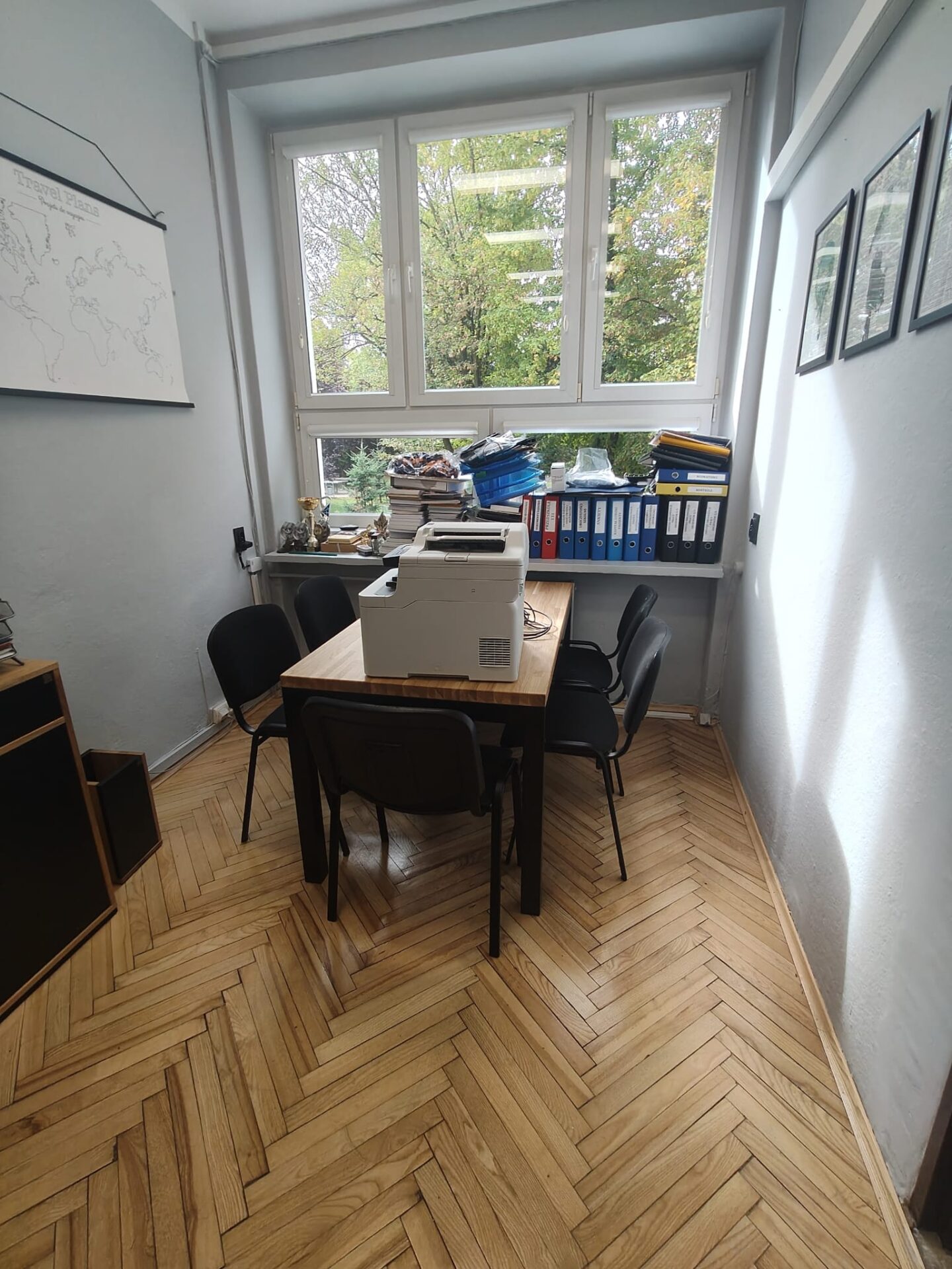 Meble biurowe do pokoju nauczycielskiego