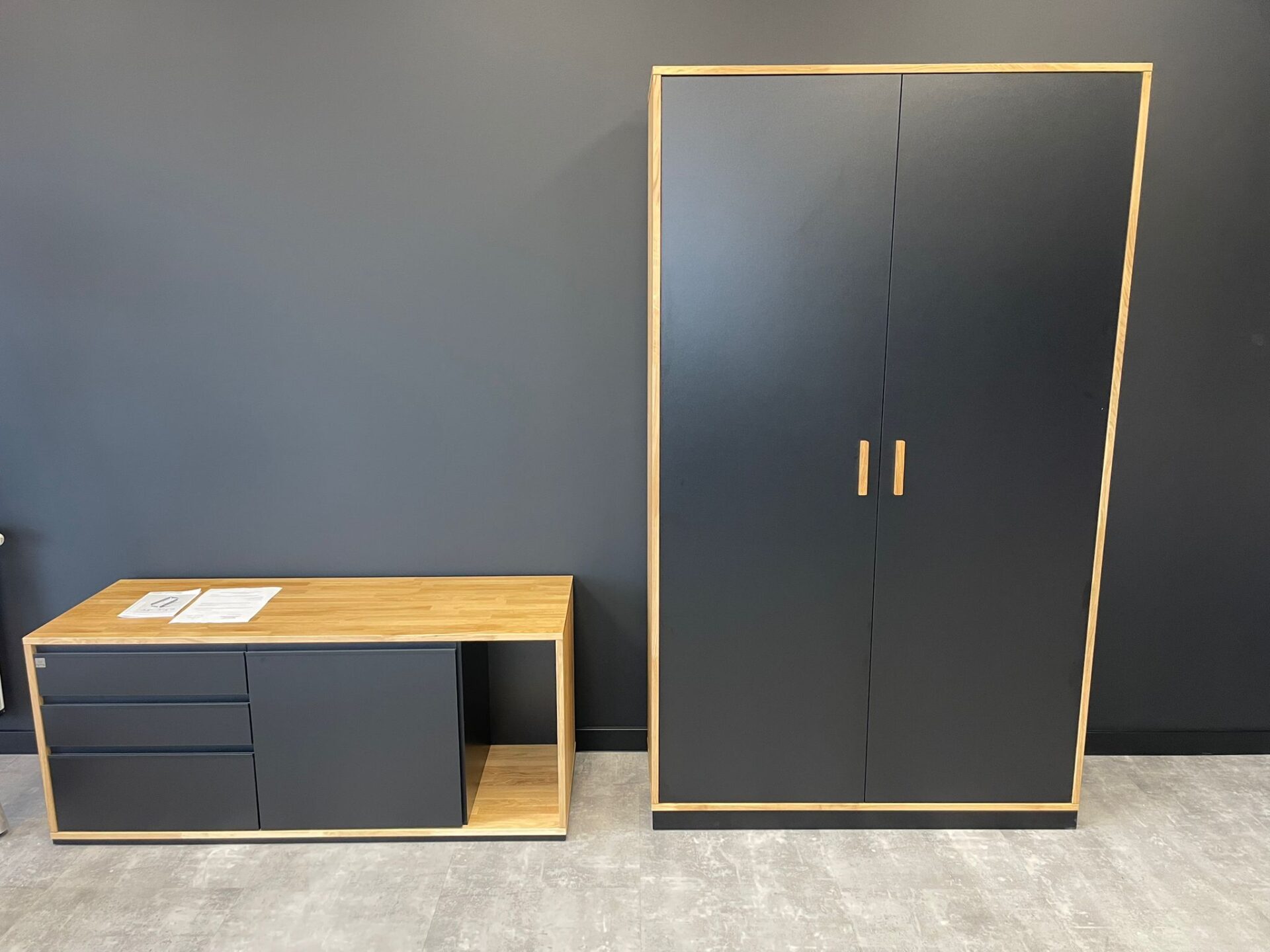 Szafa i komoda dla firmy transportowej