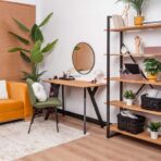 toaletka do makijażu z drewnianym blatem