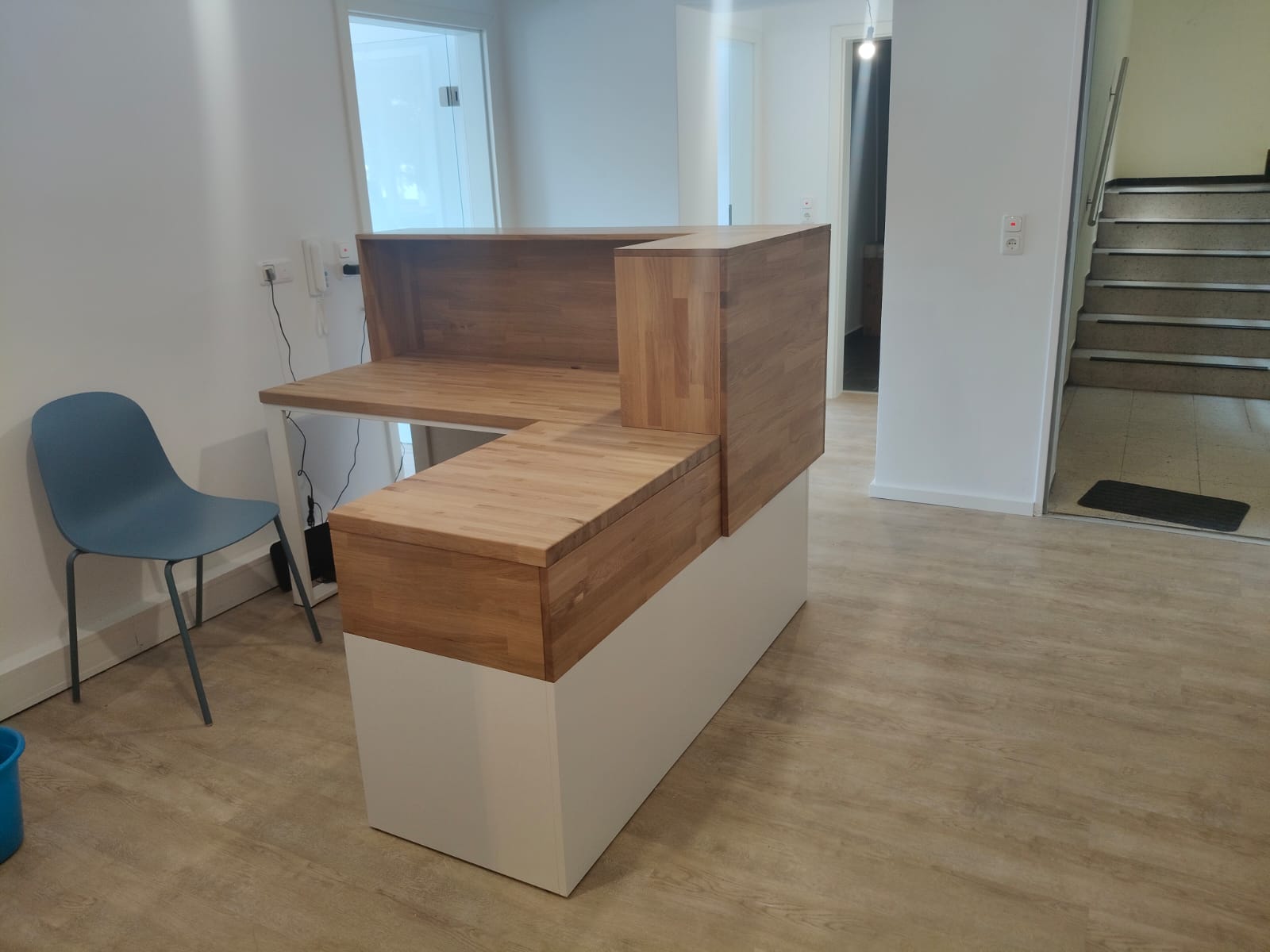 White reception counter for German company Gesundheit Wurmtal Praxis fur Ergotherapie