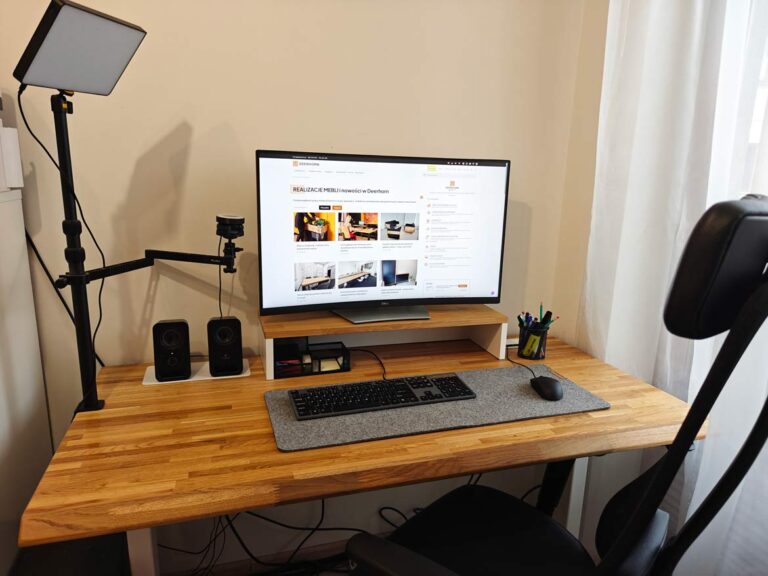 Adjustable desk for the Office of European Funds in Warsaw