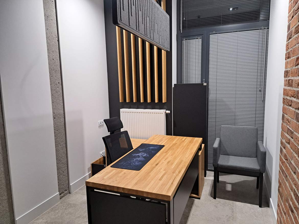 biuro z cegłą dla Pana Krzysztofa