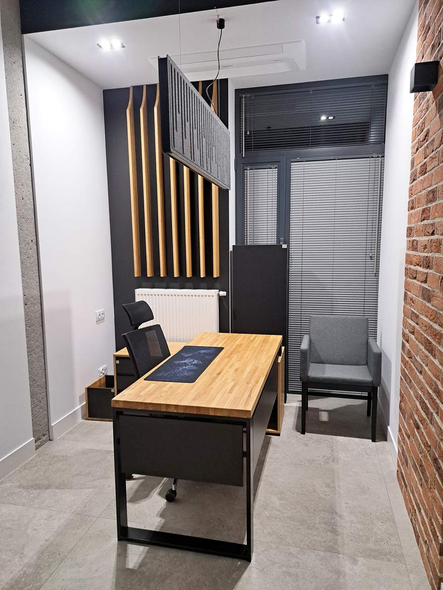biuro z cegłą do open space