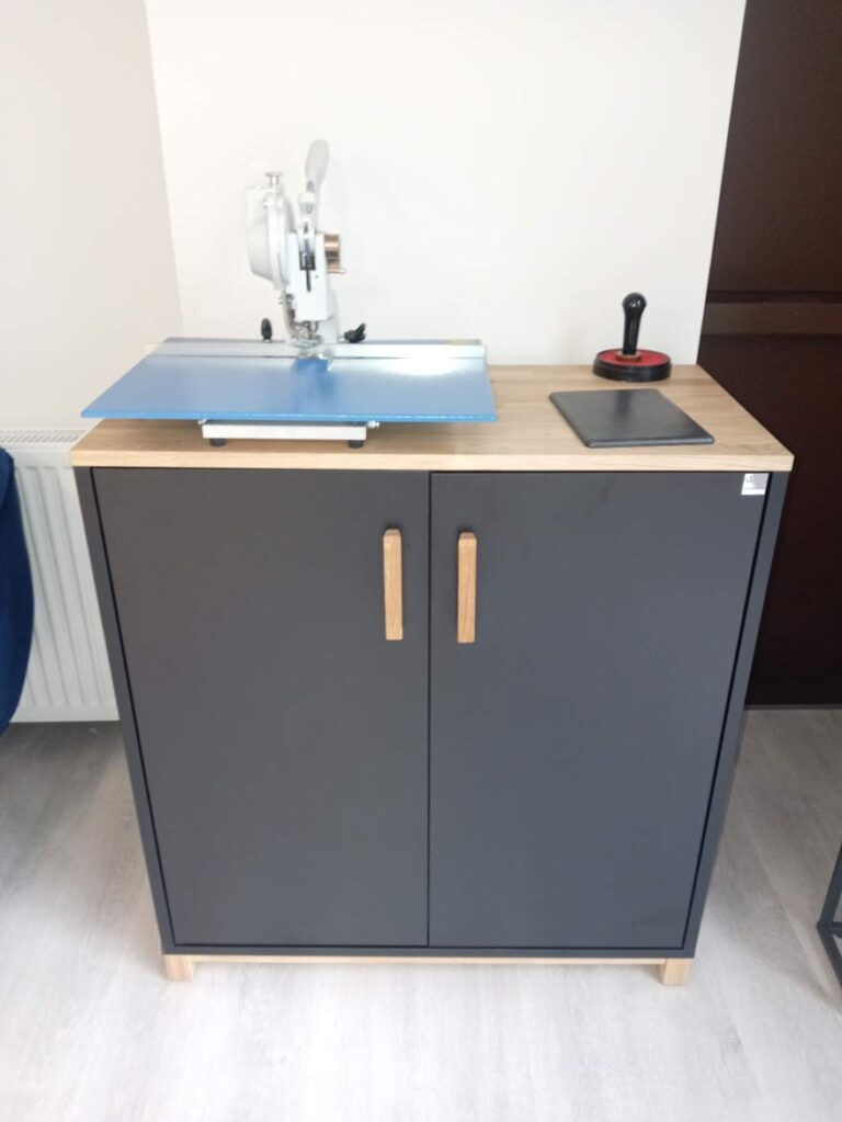 Paper stapler chest of drawers