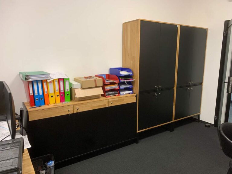 Office furniture with locks for Boneselect Sp. z o.o.