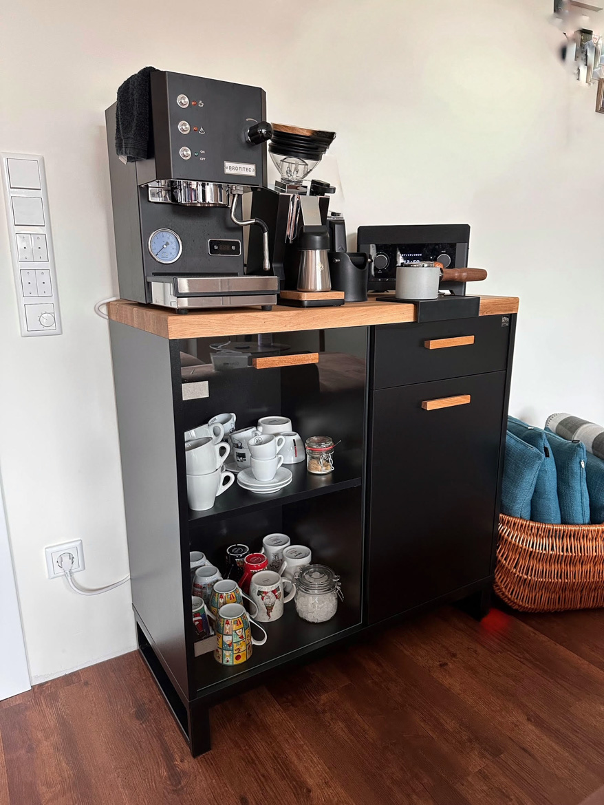 Cabinet under the coffee machine for a customer from Germany