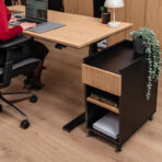 comfortable desk for standing and sitting work