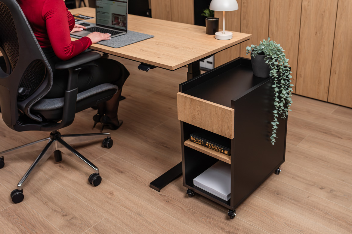 comfortable-desk-for-working-standing-and-sitting comfortable desk for standing and sitting work
