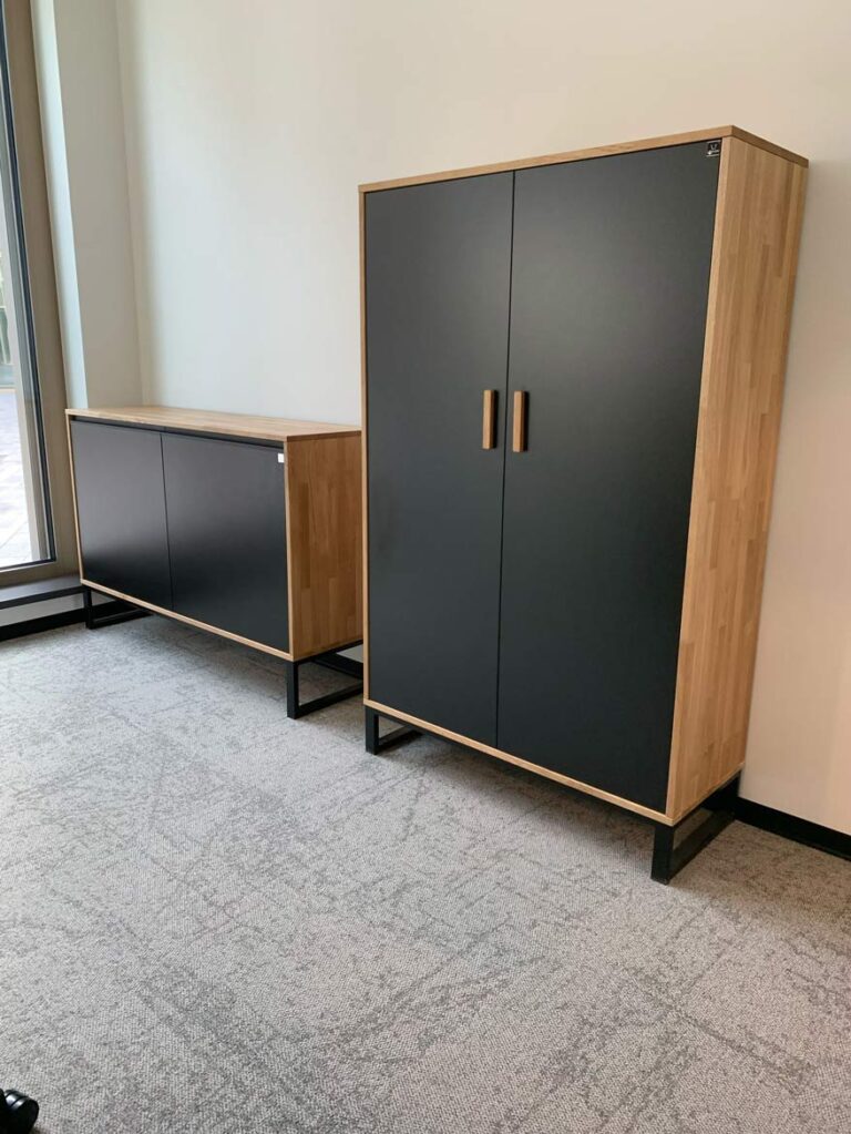 A set of office furniture for a client from Cologne (Germany)