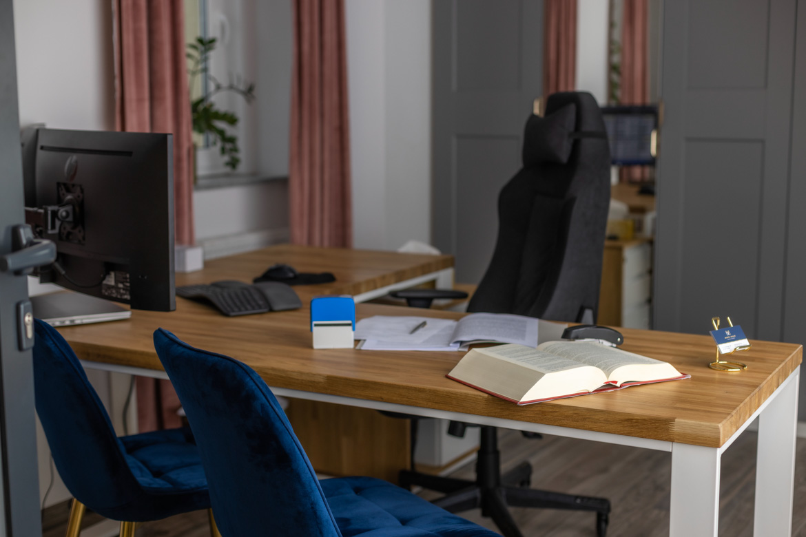 Białe biurko narożne dla Pani Marty - radcy prawnego z Oławy pod Wrocławiem