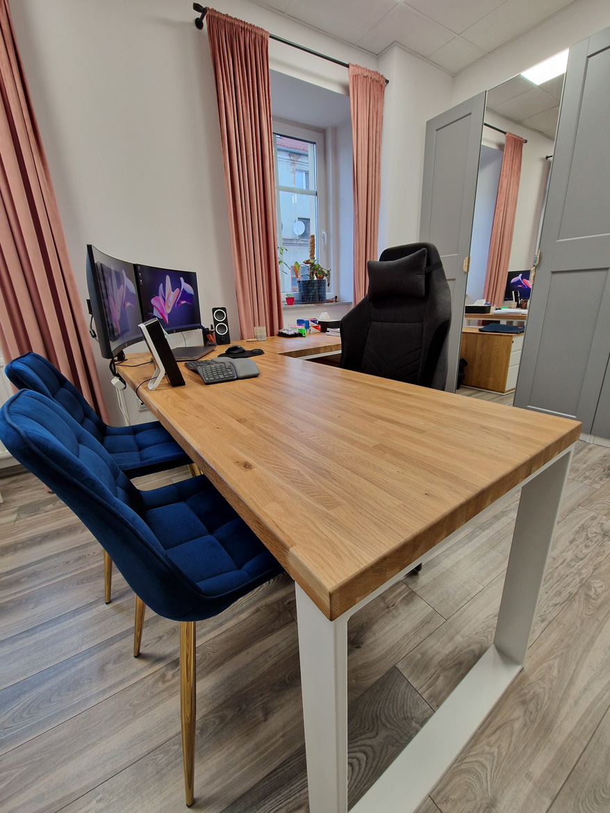 Białe biurko narożne dla Pani Marty - radcy prawnego z Oławy pod Wrocławiem