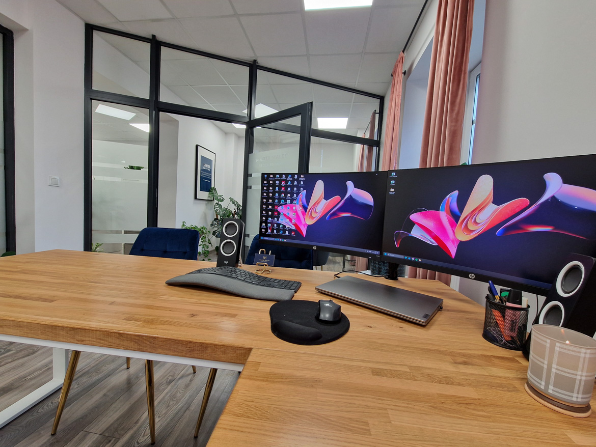 Białe biurko narożne dla Pani Marty - radcy prawnego z Oławy pod Wrocławiem