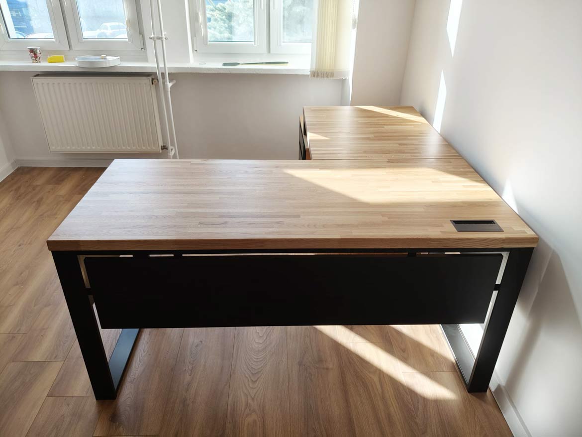 Biurko narożne dla firmy BS Kawęczyn Sp. z o.o. w Warszawie