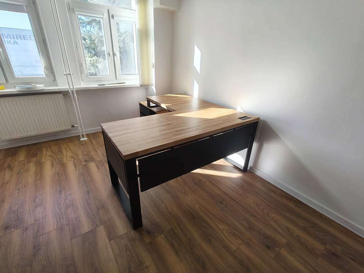 Biurko narożne dla firmy BS Kawęczyn Sp. z o.o. w Warszawie