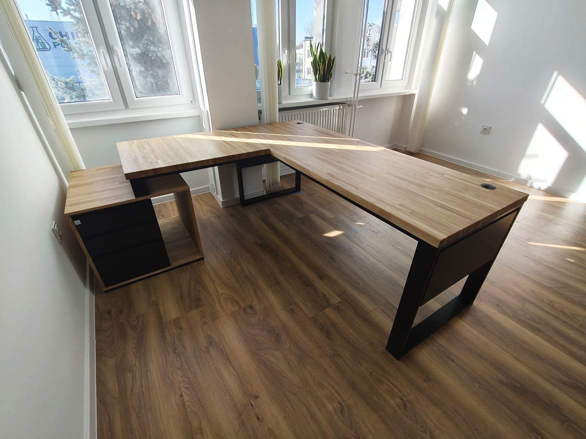 Corner desk for BS Kawęczyn Sp. z o.o. in Warsaw
