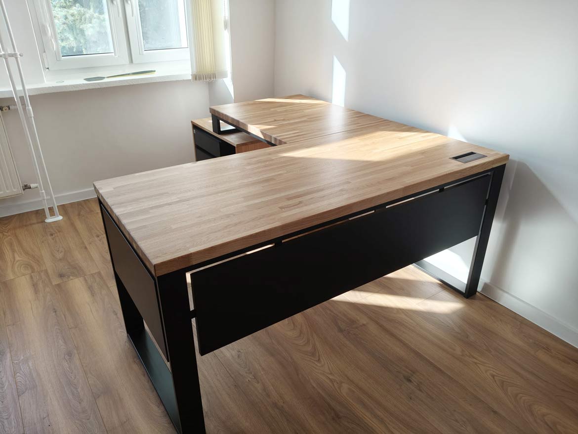 Biurko narożne dla firmy BS Kawęczyn Sp. z o.o. w Warszawie