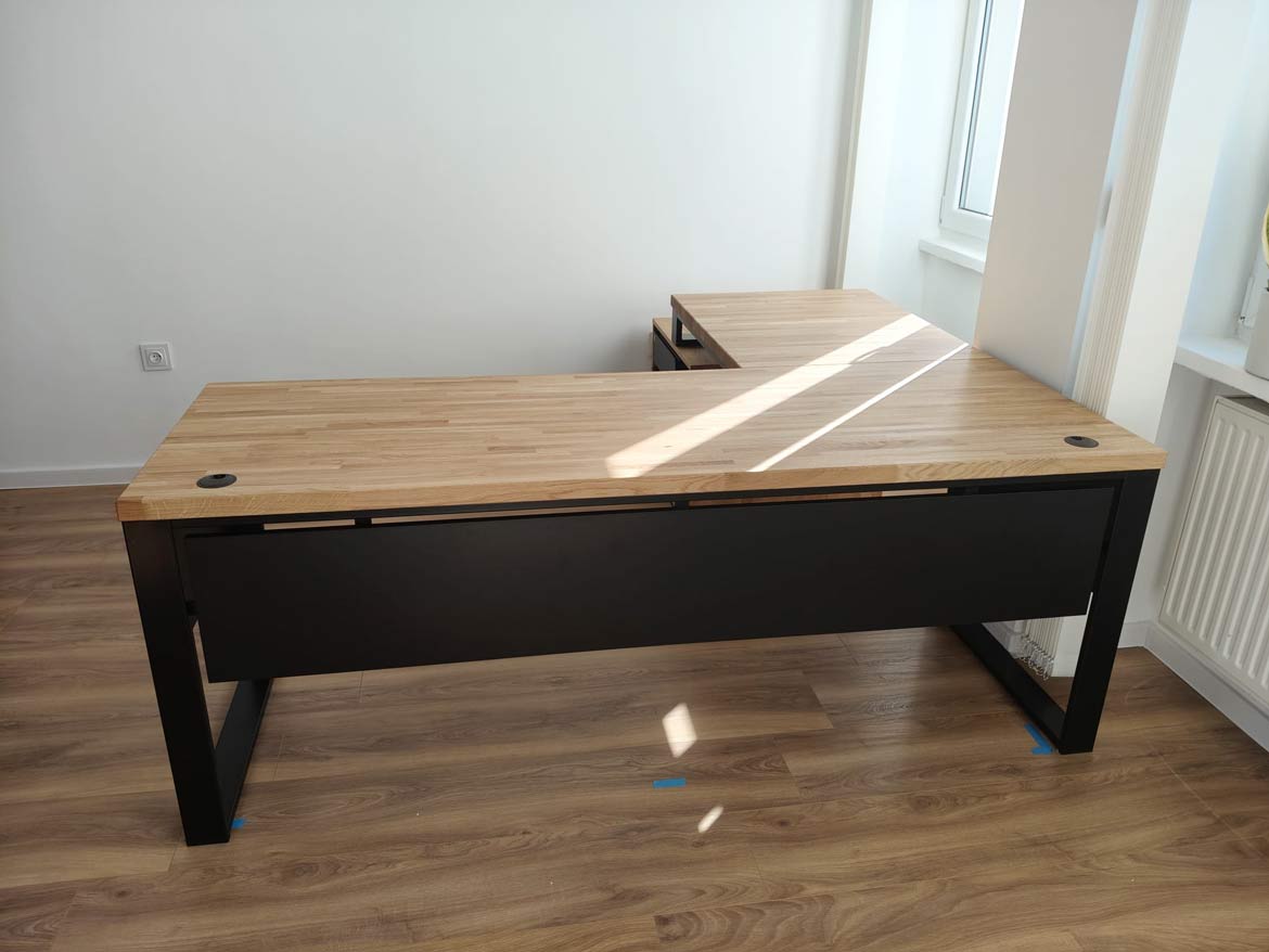 Biurko narożne dla firmy BS Kawęczyn Sp. z o.o. w Warszawie