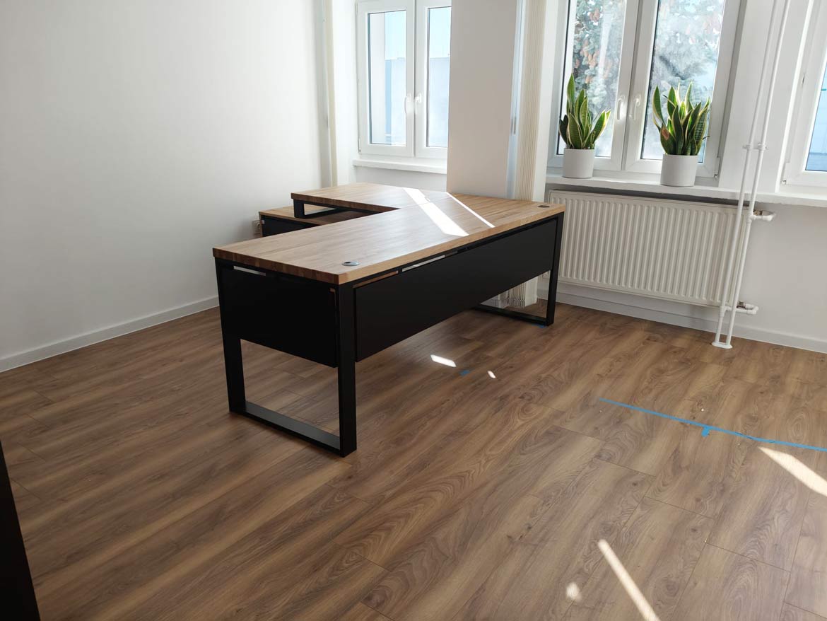 Biurko narożne dla firmy BS Kawęczyn Sp. z o.o. w Warszawie